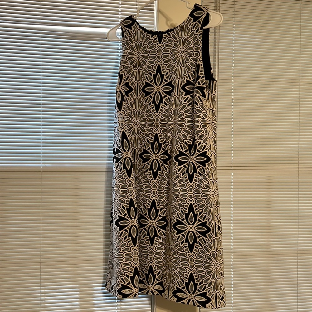 Belle Badgley Mischka size 4 cocktail dress, zip up size
